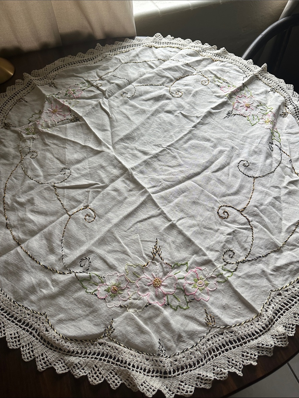 Vintage circle embroidery table cloth